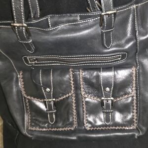 Chic Black Leather Shoulder Bag with Stitch Detailing